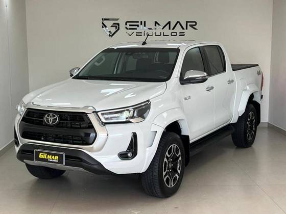TOYOTA HILUX 2.8 D-4D TURBO DIESEL CD SRX PLUS 4X4 AUTOMÁTICO TOYOTA HILUX 2.8 D-4D TURBO DIESEL CD SRX PLUS 4X4 AUTOMÁTICO